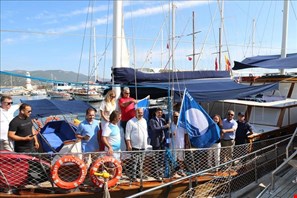 Kaş’ta 7 turizm teknesine Mavi Bayrak asıldı